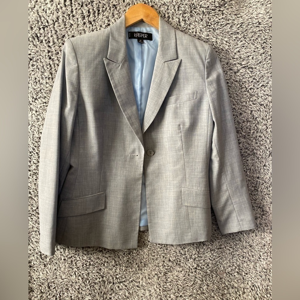 Women’s Light gray / Bleu Carrier Blazer Size8 P in Excellent Used Con…